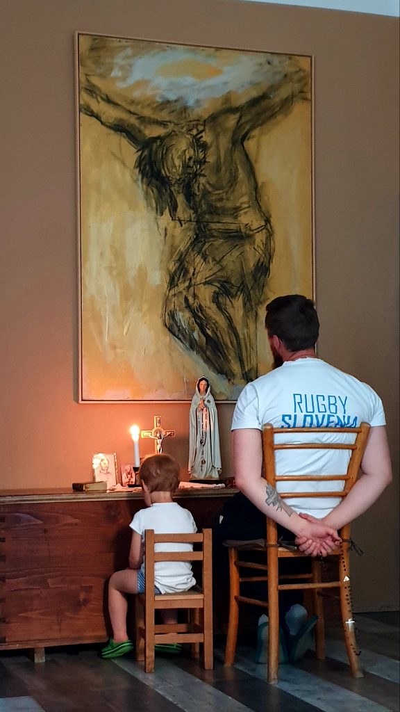 Biti družina v koroni